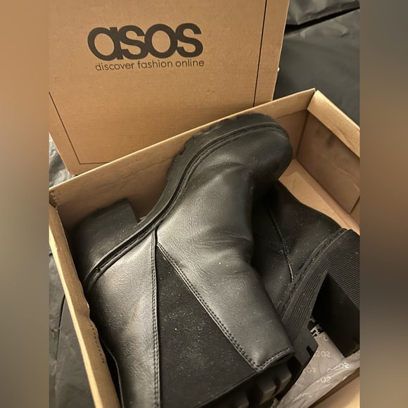 ASOS Chunky lug-sole black boots. Size 7.5 - Picture 2 of 9